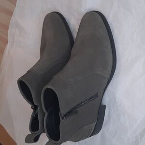 UGG Dark Gray waterproof boots bootles ankle boots sz 9